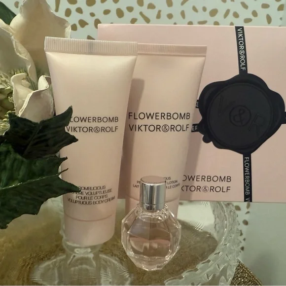 Viktor & Rolf Flowerbomb Deluxe Mini Gift Set NIB - Picture 4 of 8